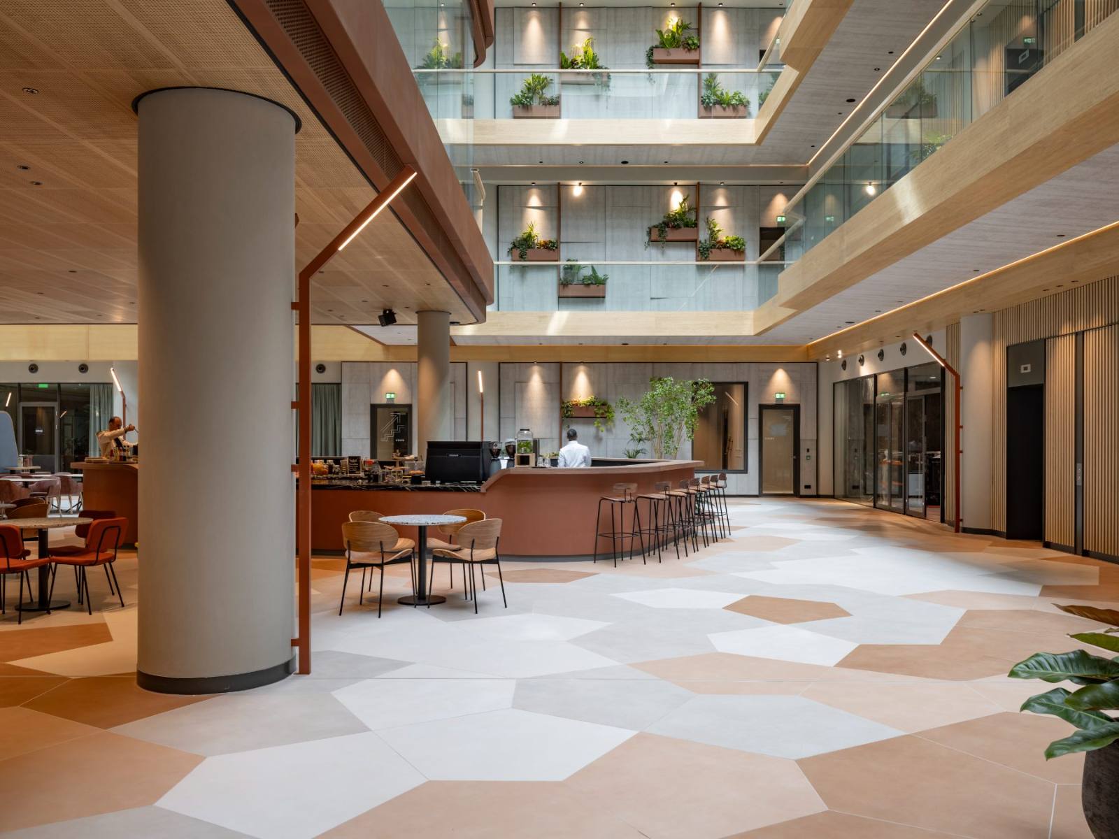 AIR Offices — centrale lounge en koffiebar