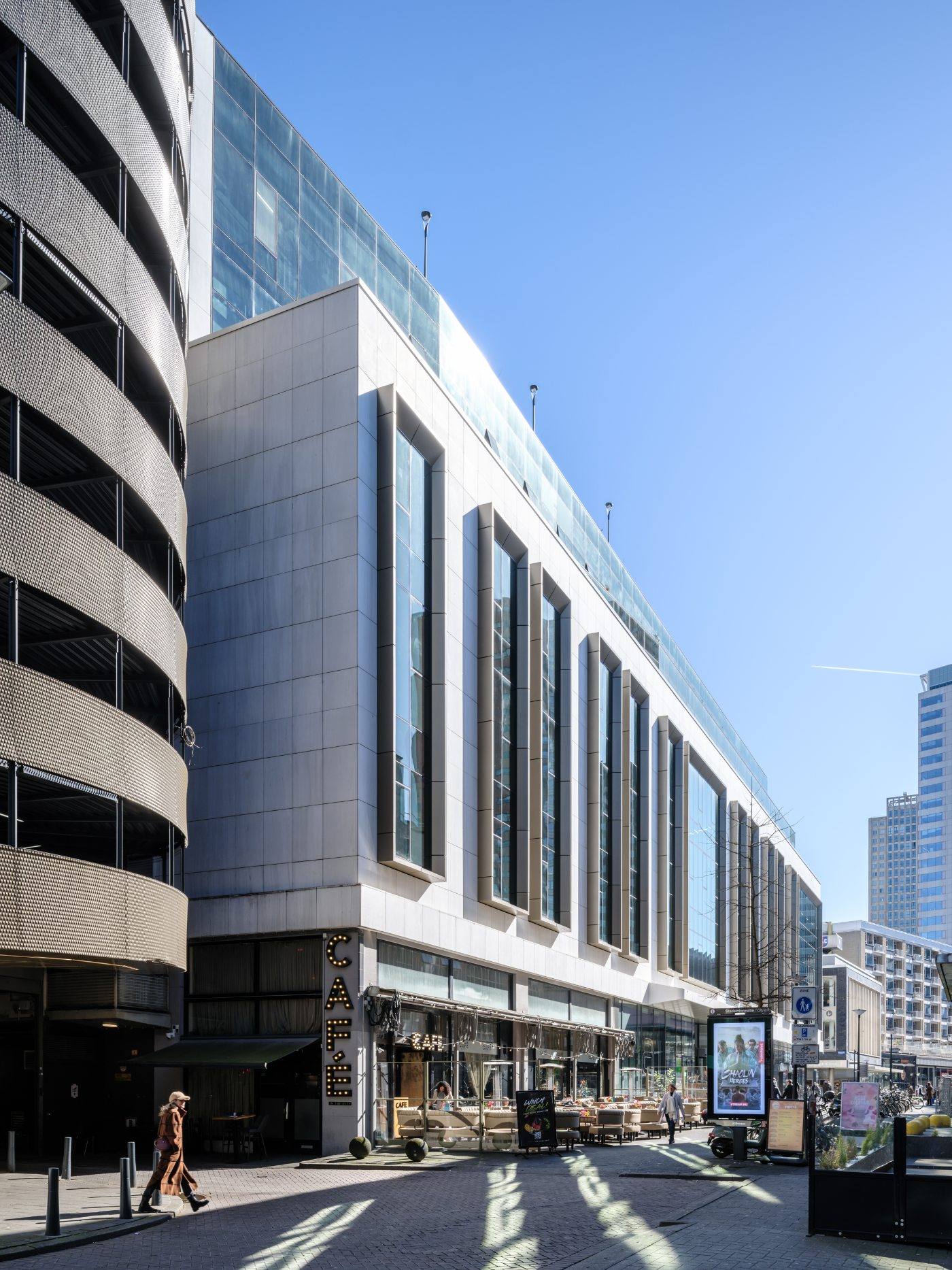 AIR Offices — gevel en plint vanaf straat