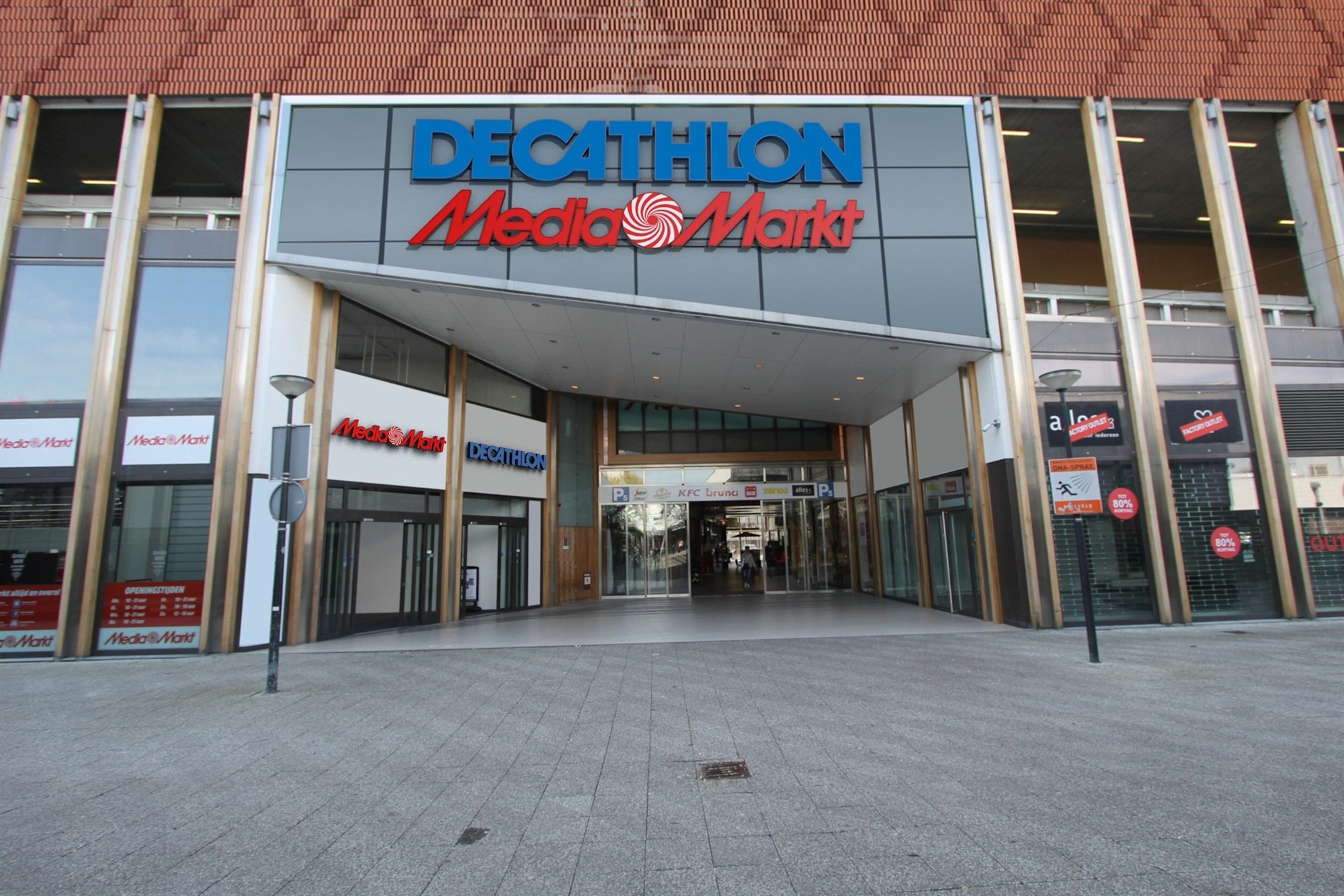 De entree van het winkelcentrum aan het Buikslotermeerplein