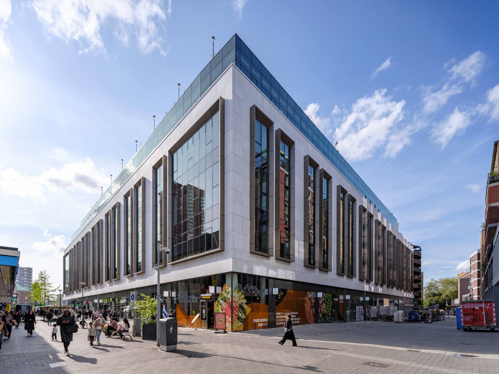 AIR-offices — mixed-use gebouw met retail op straatniveau
