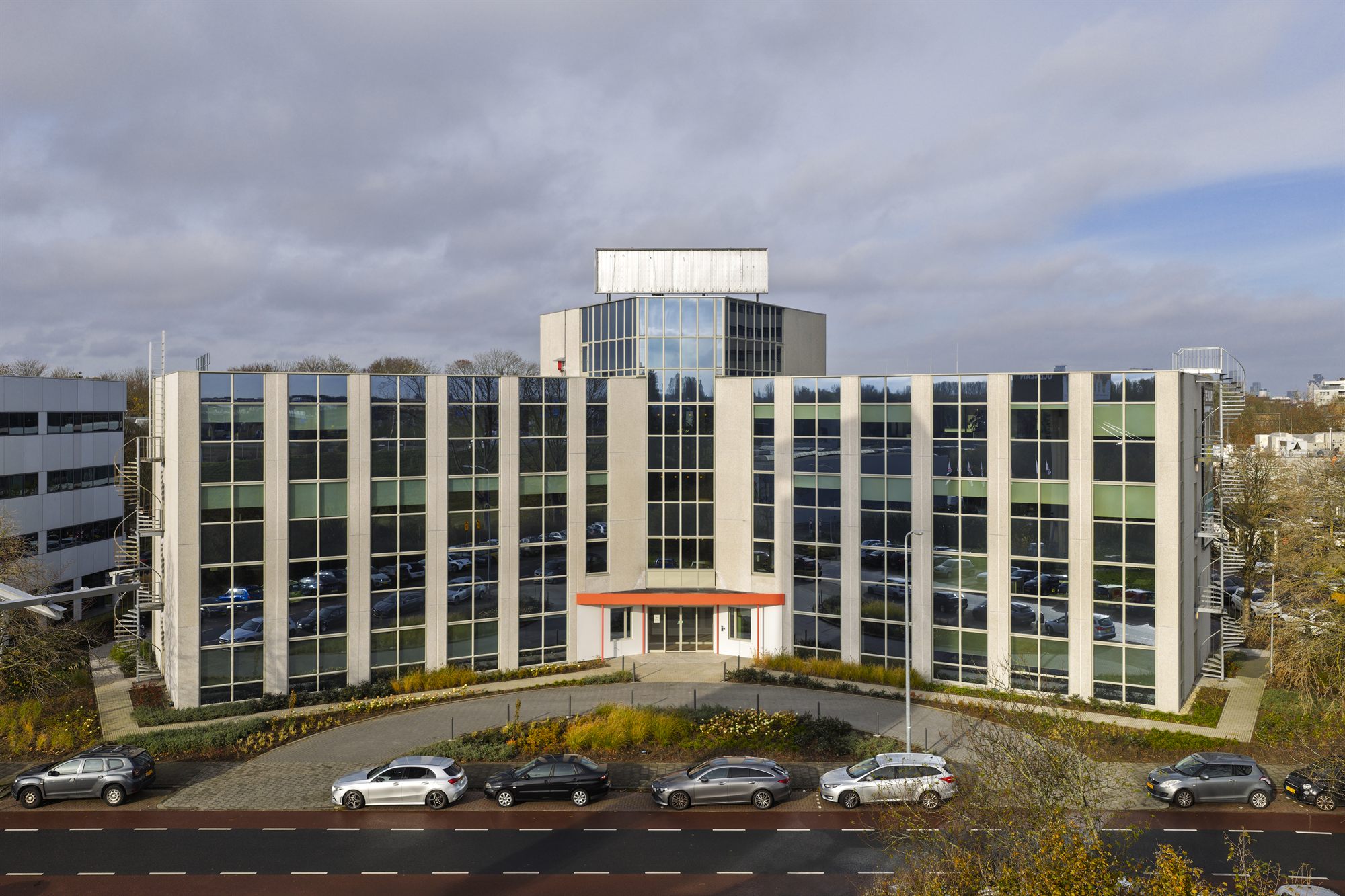 Het kantoorgebouw aan de Fleminglaan in Rijswijk