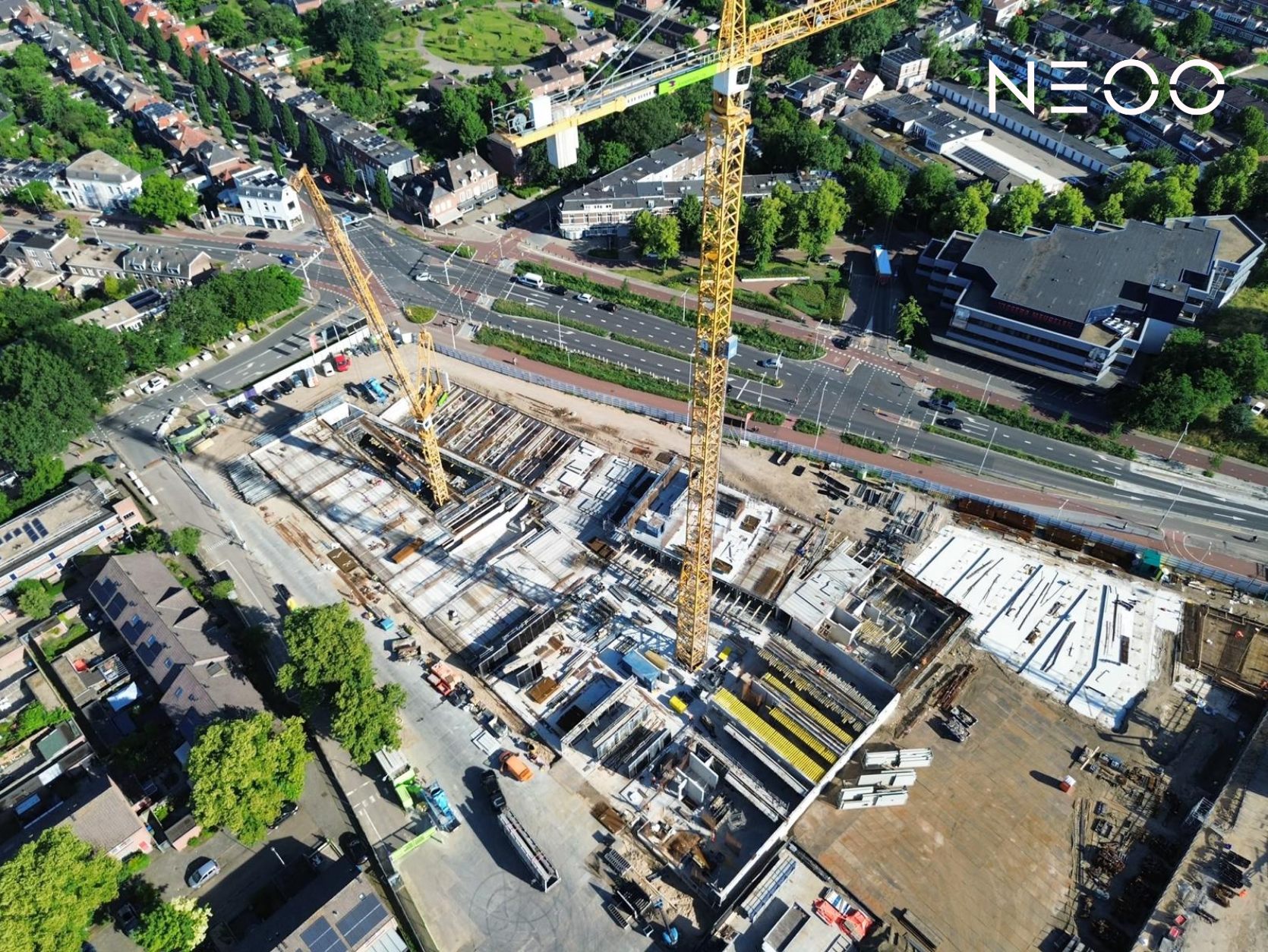 Luchtfoto van de bouwplaats van Nimwest naast station Nijmegen
