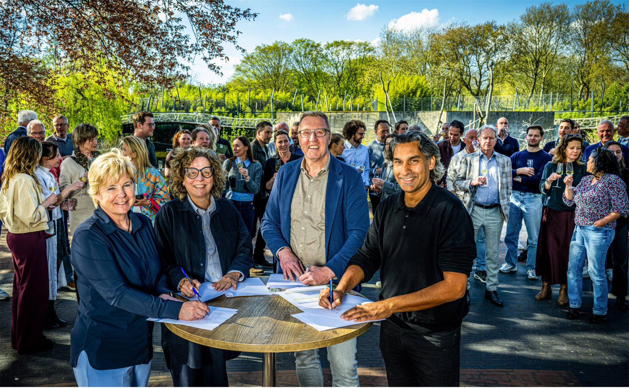 Ondertekening van de ontwerpopdrachten voor de Rivièrahal in Diergaarde Blijdorp