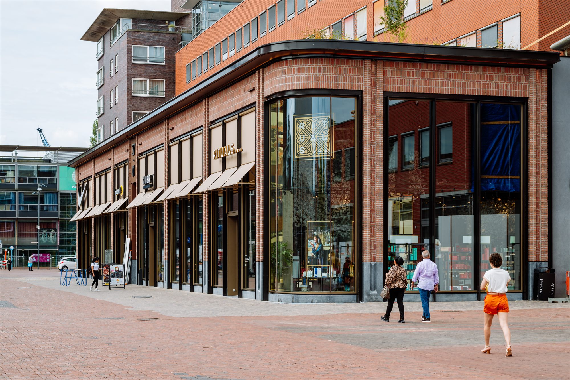 De vernieuwde winkelplint van Stadshart Amstelveen met de Rituals store op de hoek