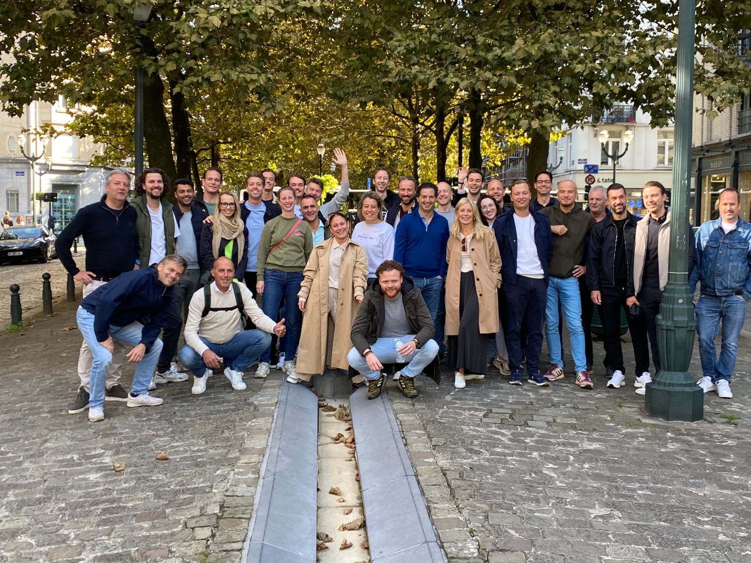 Het team van NEOO tijdens een teamuitje in Brussel