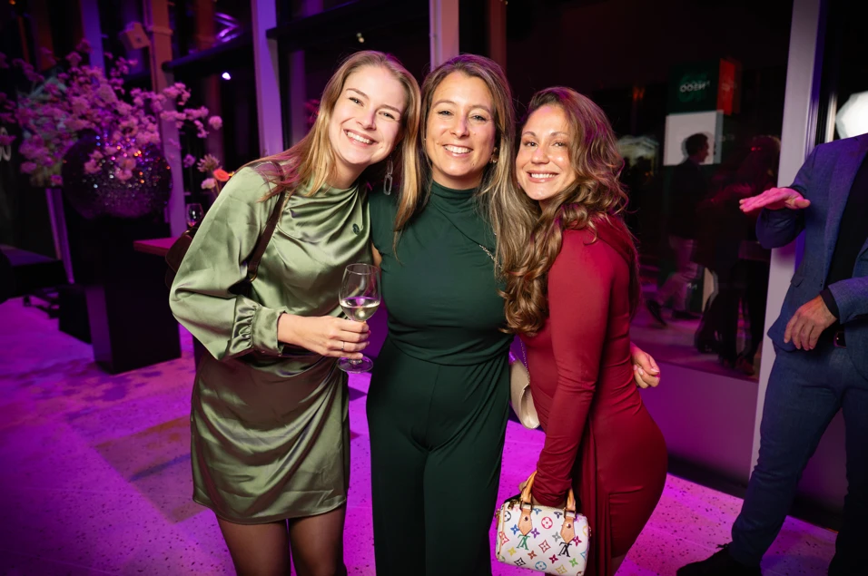 Collega's van NEOO tijdens een bedrijfsborrel